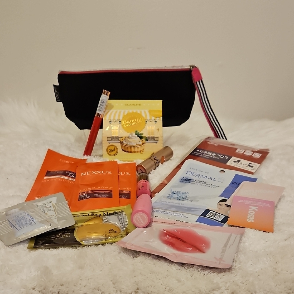 New Lancome Cosmetic Bag with 16    Beauty Items